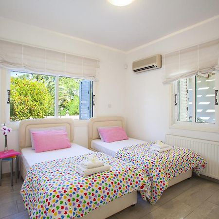Meneou Beachfront Villa Sunset Perivolia Luaran gambar