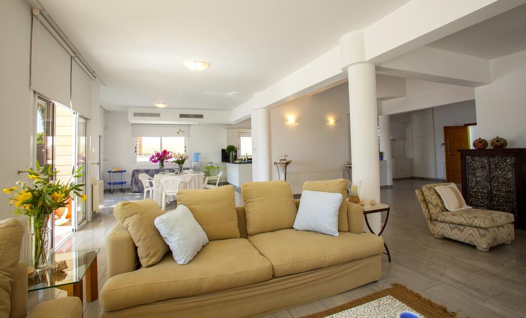 Meneou Beachfront Villa Sunset Perivolia Bilik gambar