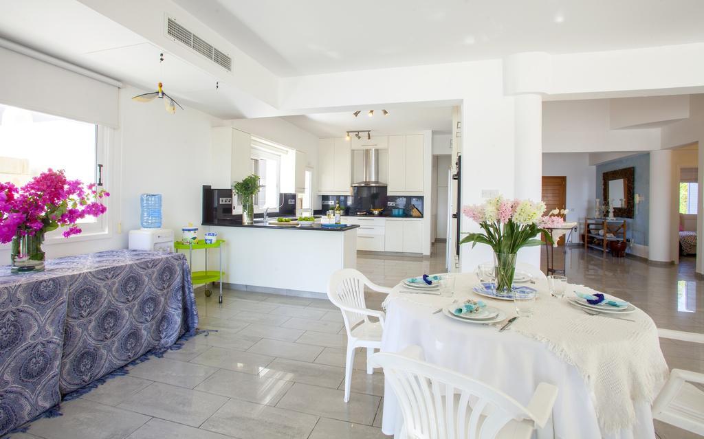 Meneou Beachfront Villa Sunset Perivolia Bilik gambar