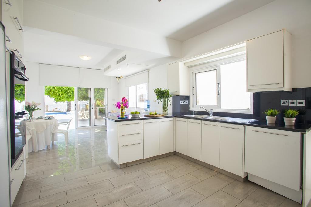 Meneou Beachfront Villa Sunset Perivolia Bilik gambar