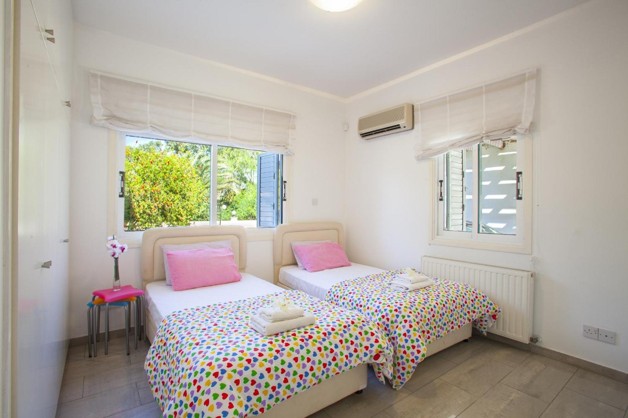 Meneou Beachfront Villa Sunset Perivolia Luaran gambar
