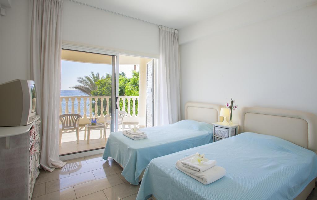Meneou Beachfront Villa Sunset Perivolia Bilik gambar