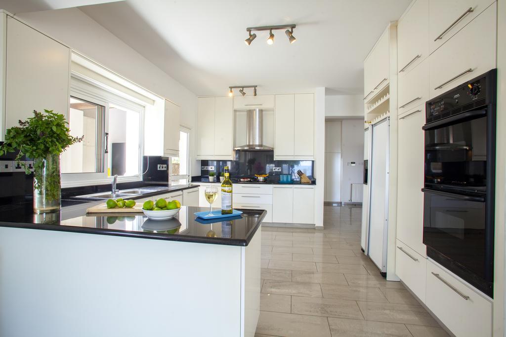 Meneou Beachfront Villa Sunset Perivolia Bilik gambar