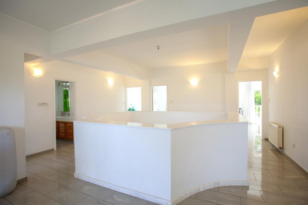 Meneou Beachfront Villa Sunset Perivolia Bilik gambar