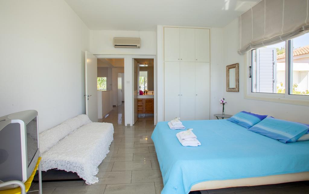 Meneou Beachfront Villa Sunset Perivolia Bilik gambar