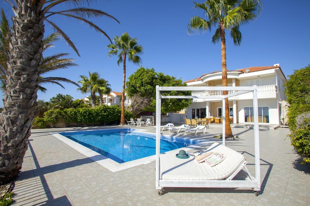 Meneou Beachfront Villa Sunset Perivolia Luaran gambar
